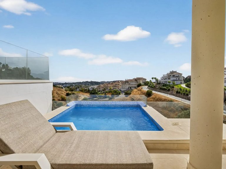 Apartment for Sale in Nueva Andalucía, Malaga 5