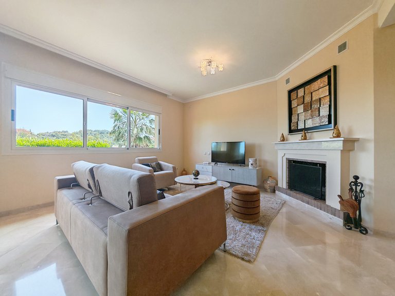 Apartment for Sale in La Mairena, Malaga 4