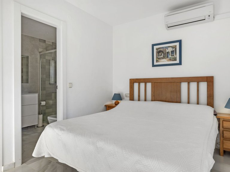 Villa for Sale in Bel Air, Malaga 24