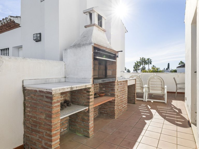 Villa for Sale in Bel Air, Malaga 32