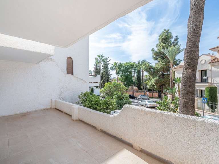 Villa for Sale in Nueva Andalucía, Malaga 12