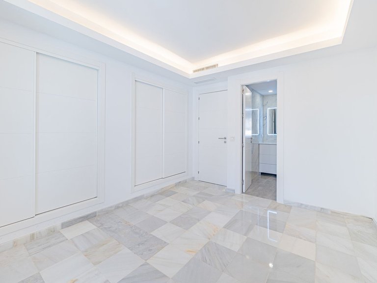 Villa for Sale in Nueva Andalucía, Malaga 27