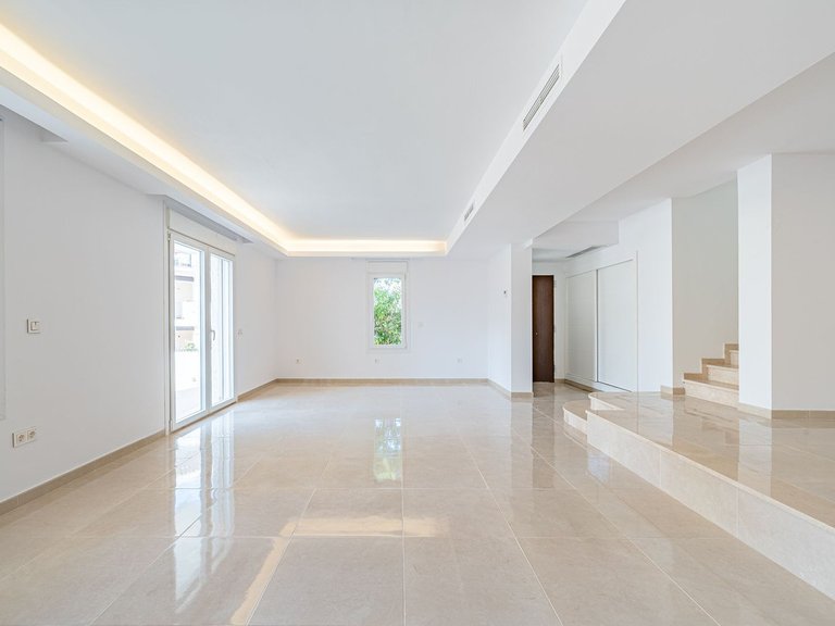 Villa for Sale in Nueva Andalucía, Malaga 3