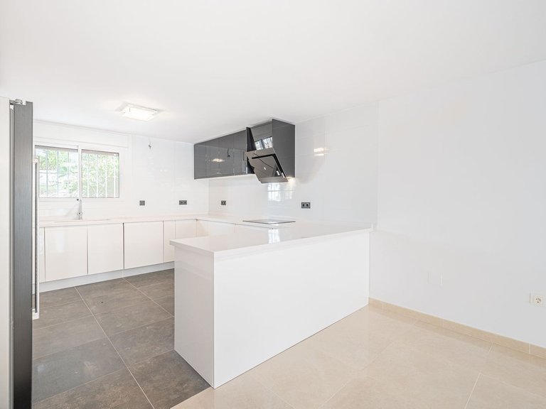 Villa for Sale in Nueva Andalucía, Malaga 8