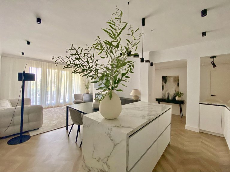 Apartment for Sale in New Golden Mile, Malaga 1