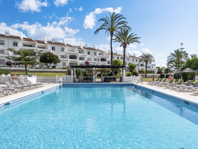 Apartment for Sale in Nueva Andalucía, Malaga 1
