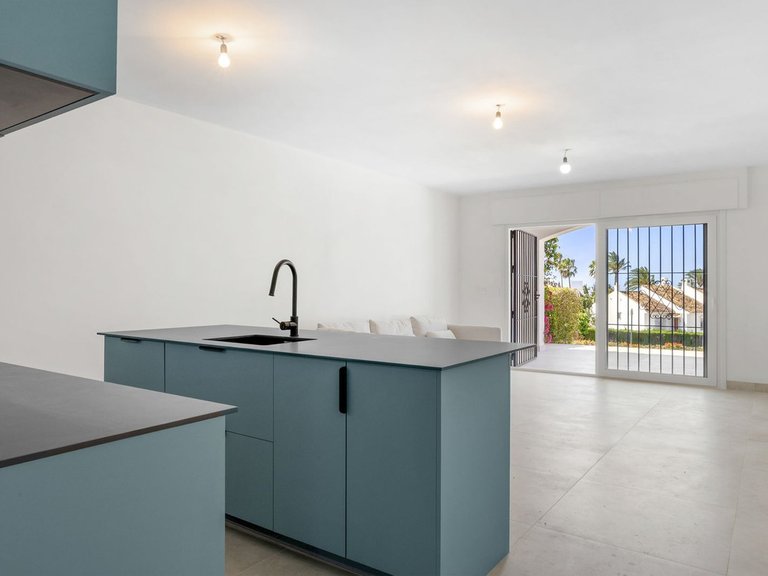 Apartment for Sale in Nueva Andalucía, Malaga 11