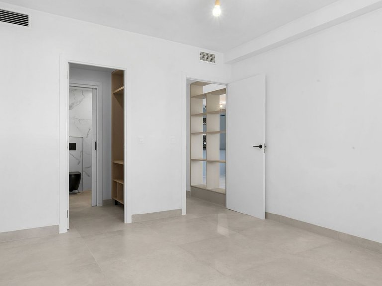 Apartment for Sale in Nueva Andalucía, Malaga 13