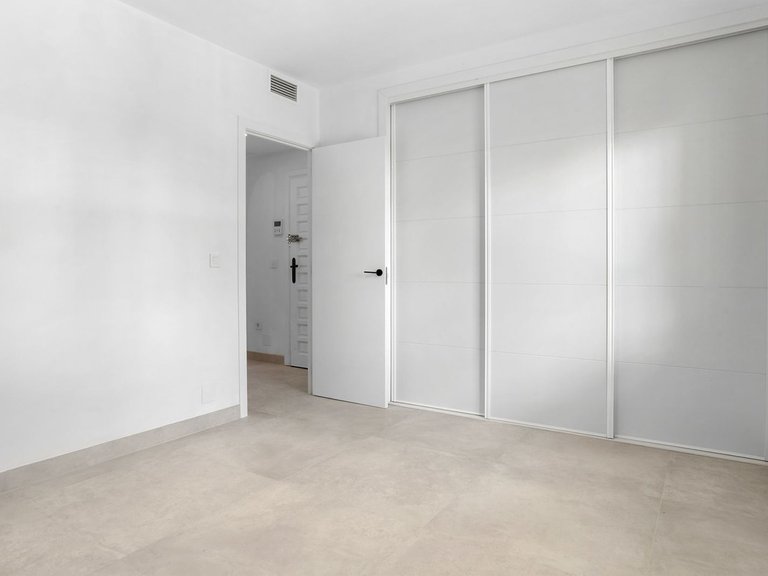 Apartment for Sale in Nueva Andalucía, Malaga 14