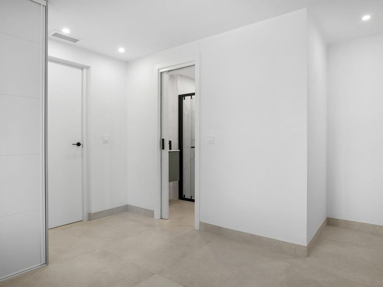 Apartment for Sale in Nueva Andalucía, Malaga 17