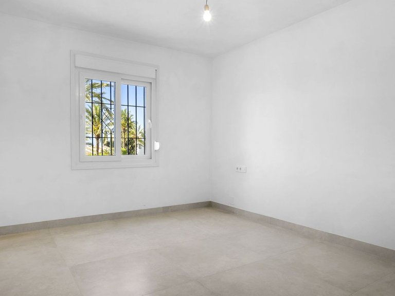 Apartment for Sale in Nueva Andalucía, Malaga 19