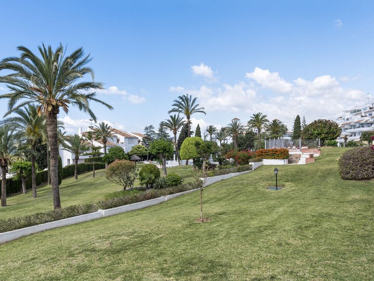 Apartment for Sale in Nueva Andalucía, Malaga 22