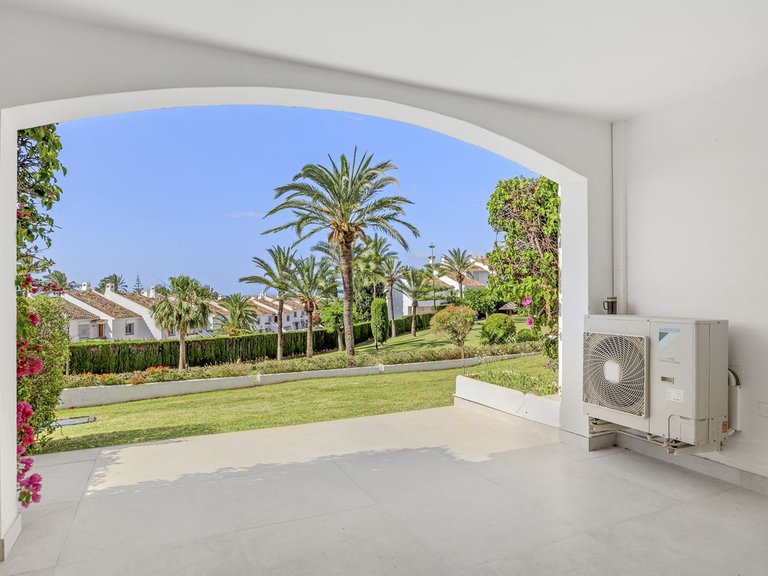 Apartment for Sale in Nueva Andalucía, Malaga 23