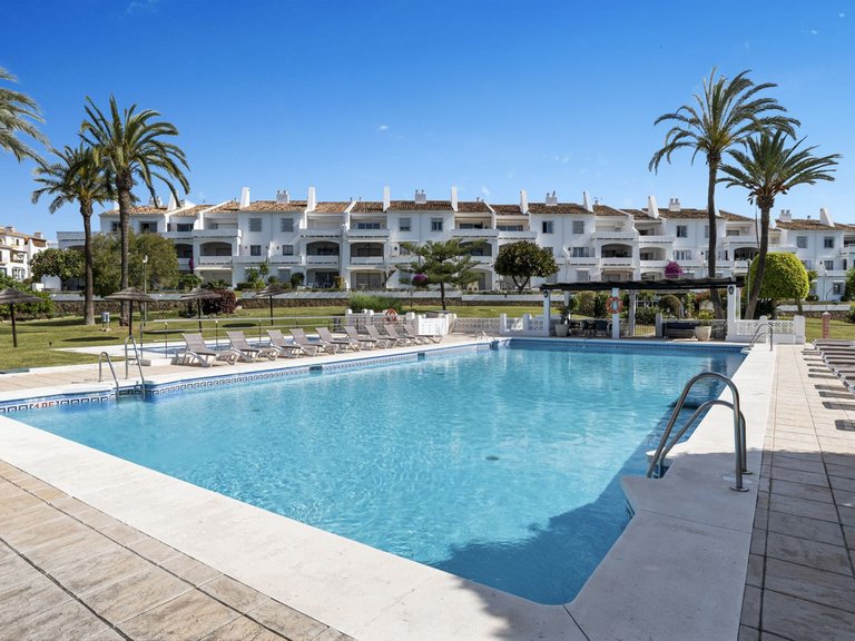 Apartment for Sale in Nueva Andalucía, Malaga 24