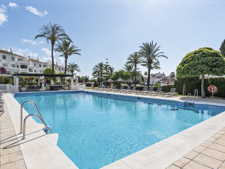 Apartment for Sale in Nueva Andalucía, Malaga 25