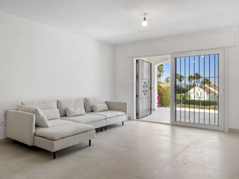 Apartment for Sale in Nueva Andalucía, Malaga 4