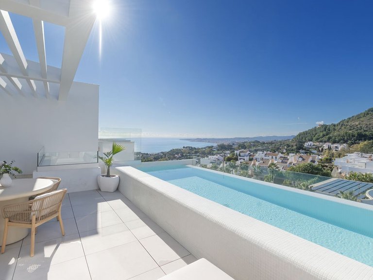Villa for Sale in Benalmadena Pueblo, Malaga 1