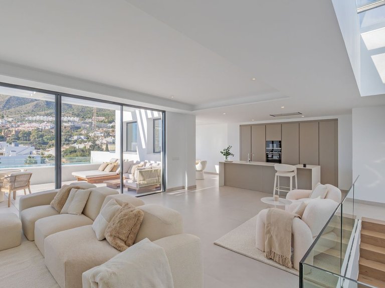 Villa for Sale in Benalmadena Pueblo, Malaga 16