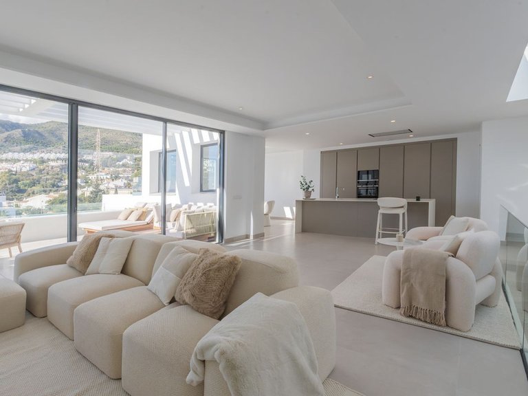 Villa for Sale in Benalmadena Pueblo, Malaga 4