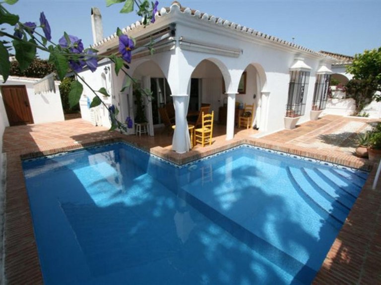 Villa for Sale in Costa del Sol Fuengirola, Malaga 1