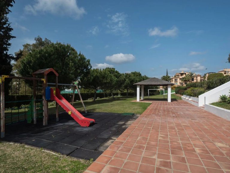 Town House for Sale in Atalaya, Malaga 23