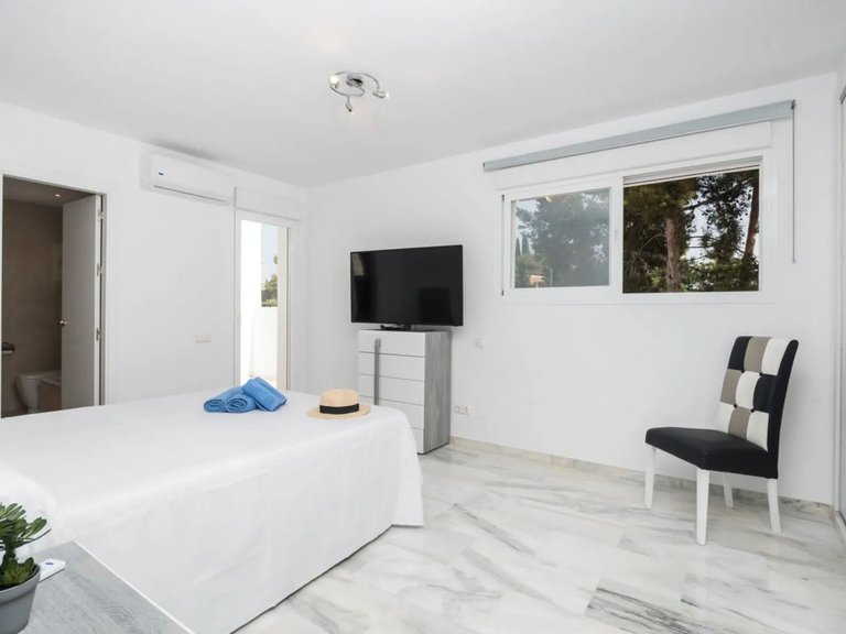 Town House for Sale in Atalaya, Malaga 8
