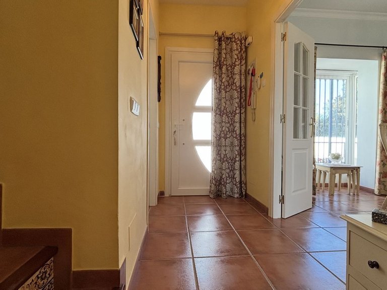 Villa for Sale in Nueva Andalucía, Malaga 15