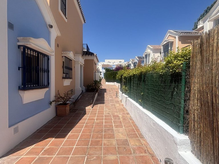 Villa for Sale in Nueva Andalucía, Malaga 9