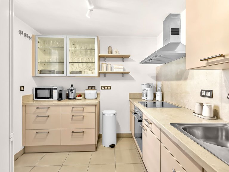 Apartment for Sale in New Golden Mile, Malaga 11