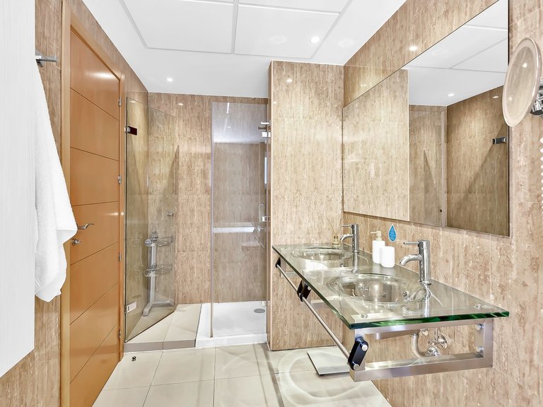 Apartment for Sale in New Golden Mile, Malaga 17