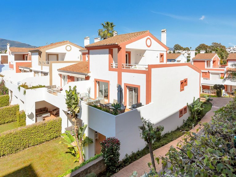 Apartment for Sale in New Golden Mile, Malaga 18