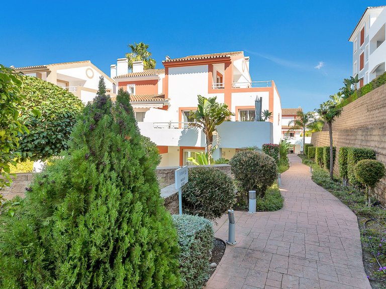 Apartment for Sale in New Golden Mile, Malaga 27