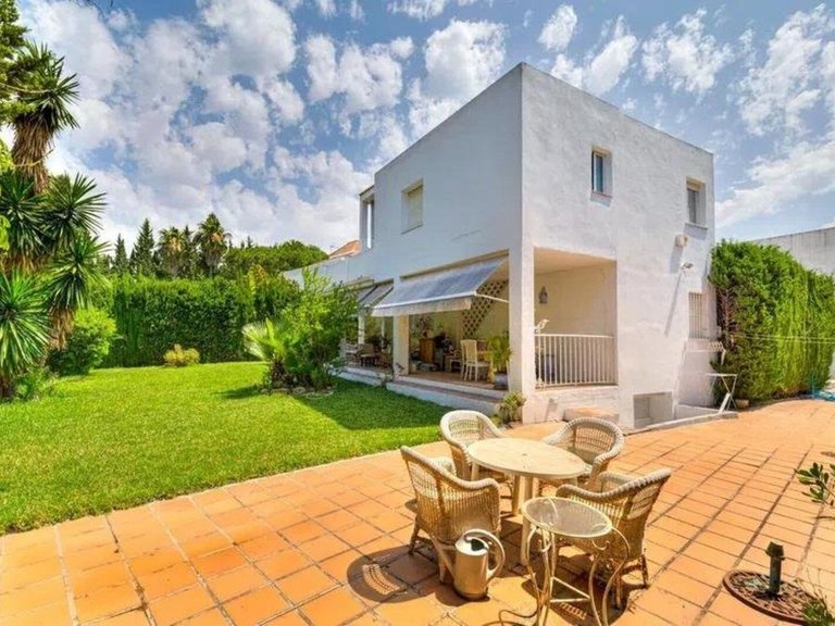 Villa for Sale in Nueva Andalucía, Malaga 15