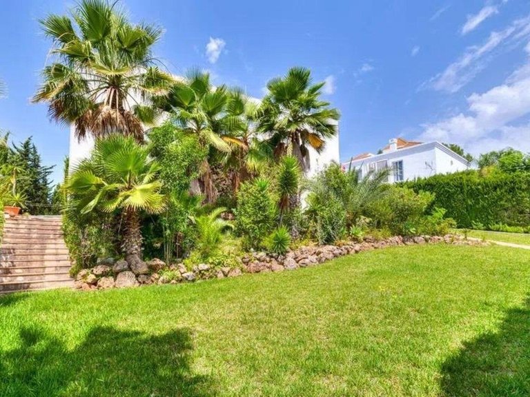 Villa for Sale in Nueva Andalucía, Malaga 16