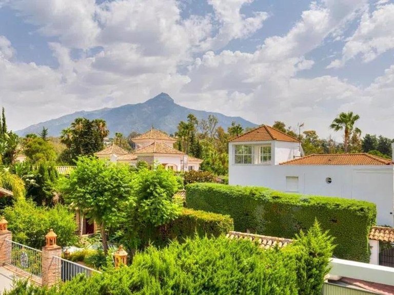 Villa for Sale in Nueva Andalucía, Malaga 17