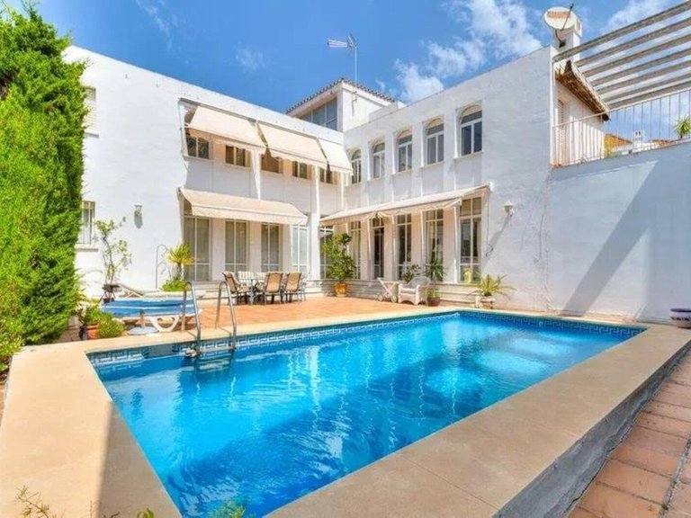 Villa for Sale in Nueva Andalucía, Malaga 2