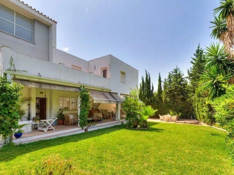Villa for Sale in Nueva Andalucía, Malaga 5