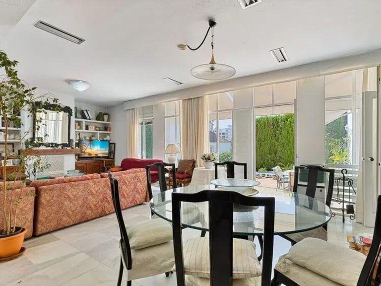 Villa for Sale in Nueva Andalucía, Malaga 9