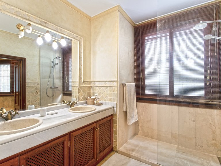 Villa for Sale in Nueva Andalucía, Malaga 11