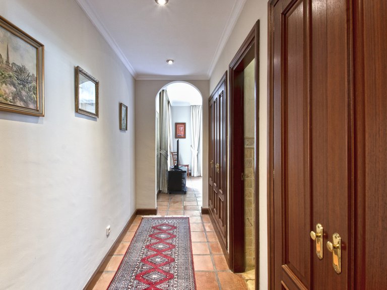 Villa for Sale in Nueva Andalucía, Malaga 12