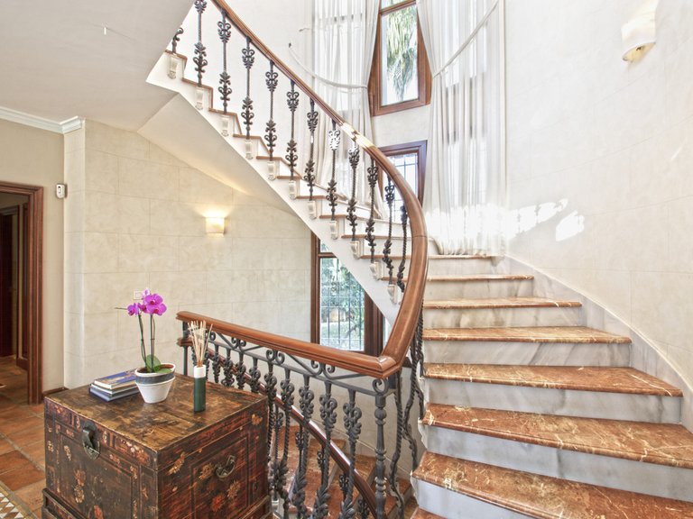 Villa for Sale in Nueva Andalucía, Malaga 14
