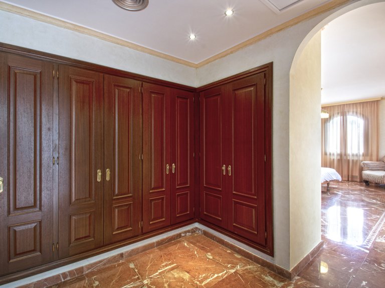 Villa for Sale in Nueva Andalucía, Malaga 15
