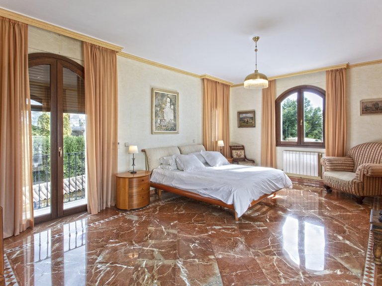 Villa for Sale in Nueva Andalucía, Malaga 16