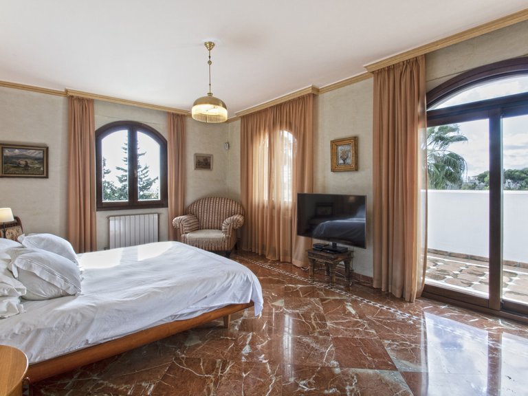 Villa for Sale in Nueva Andalucía, Malaga 17