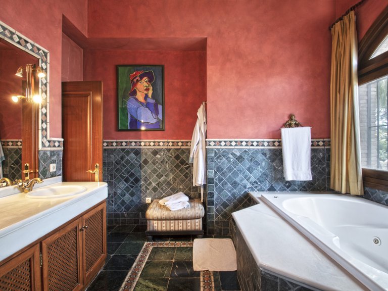 Villa for Sale in Nueva Andalucía, Malaga 18