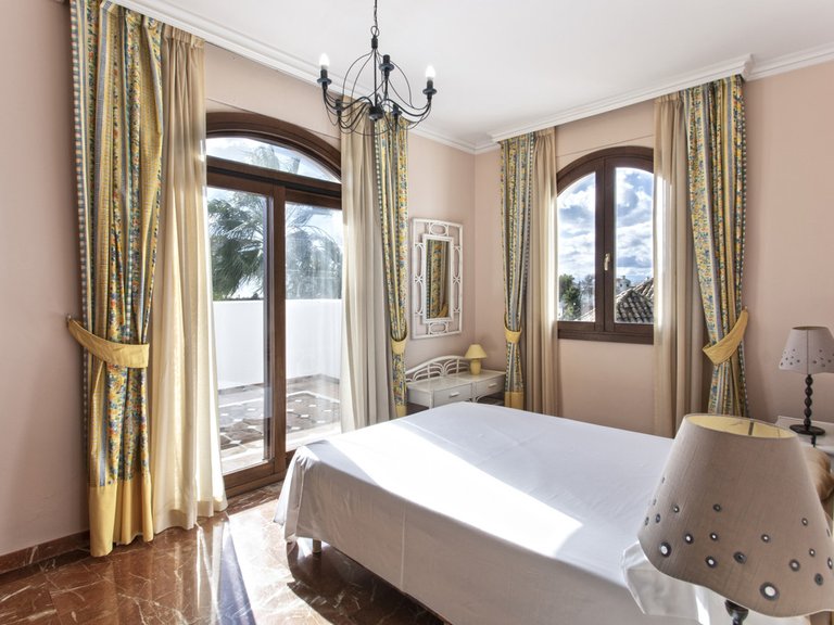 Villa for Sale in Nueva Andalucía, Malaga 19