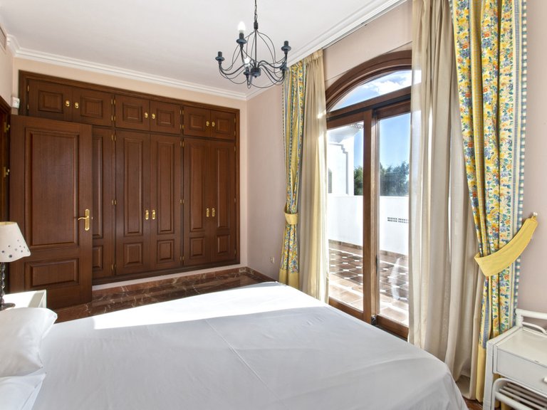 Villa for Sale in Nueva Andalucía, Malaga 20