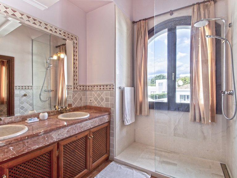 Villa for Sale in Nueva Andalucía, Malaga 21