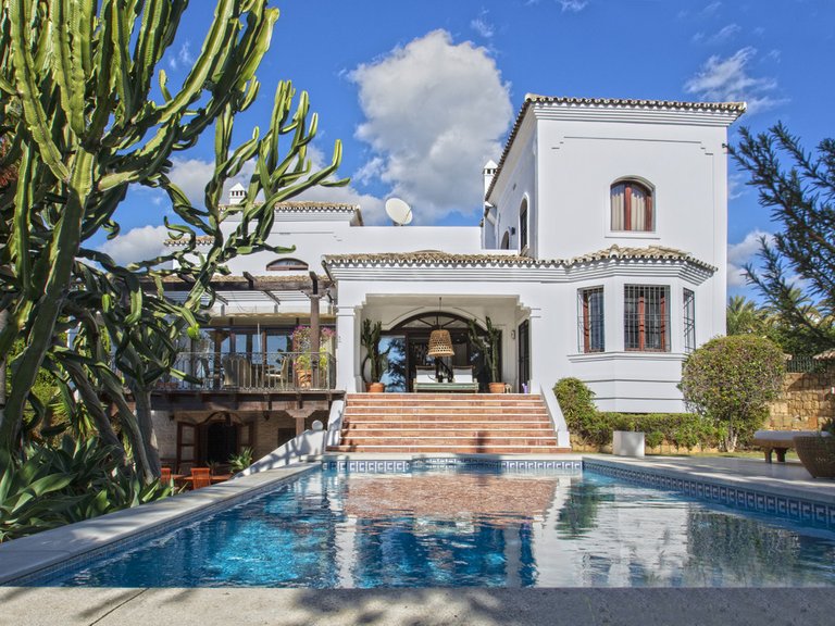 Villa for Sale in Nueva Andalucía, Malaga 22