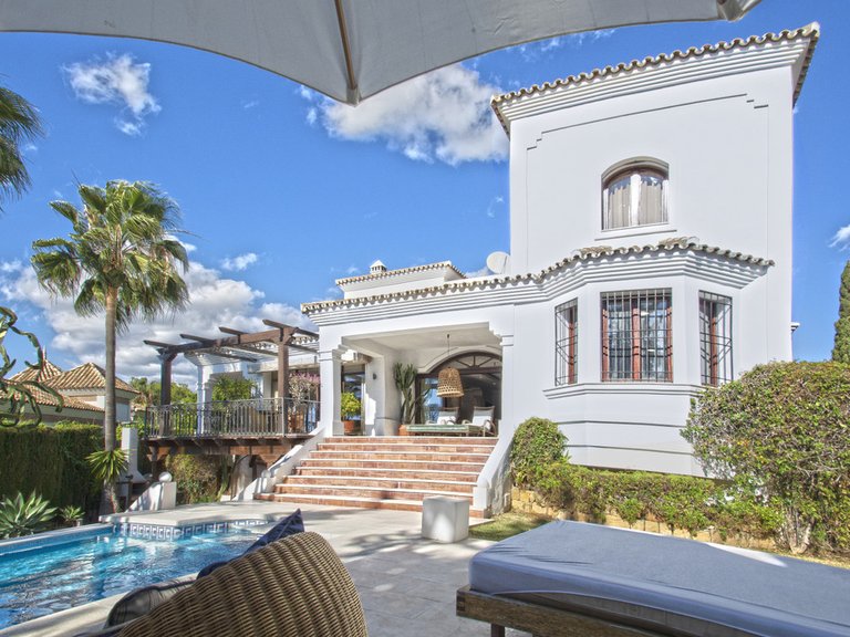 Villa for Sale in Nueva Andalucía, Malaga 23